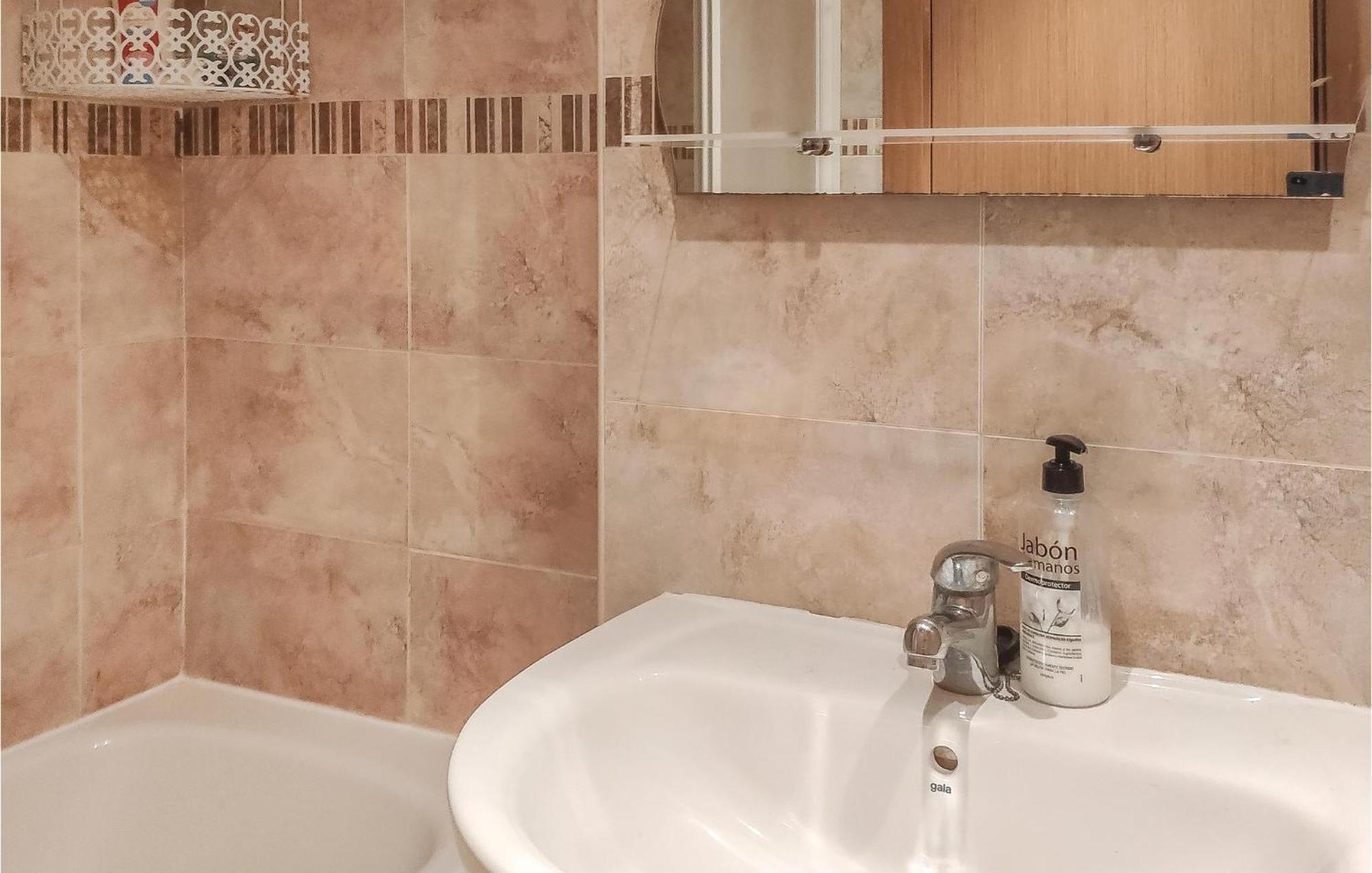 Amazing Apartment In Oropesa Del Mar With Kitchen Exteriör bild