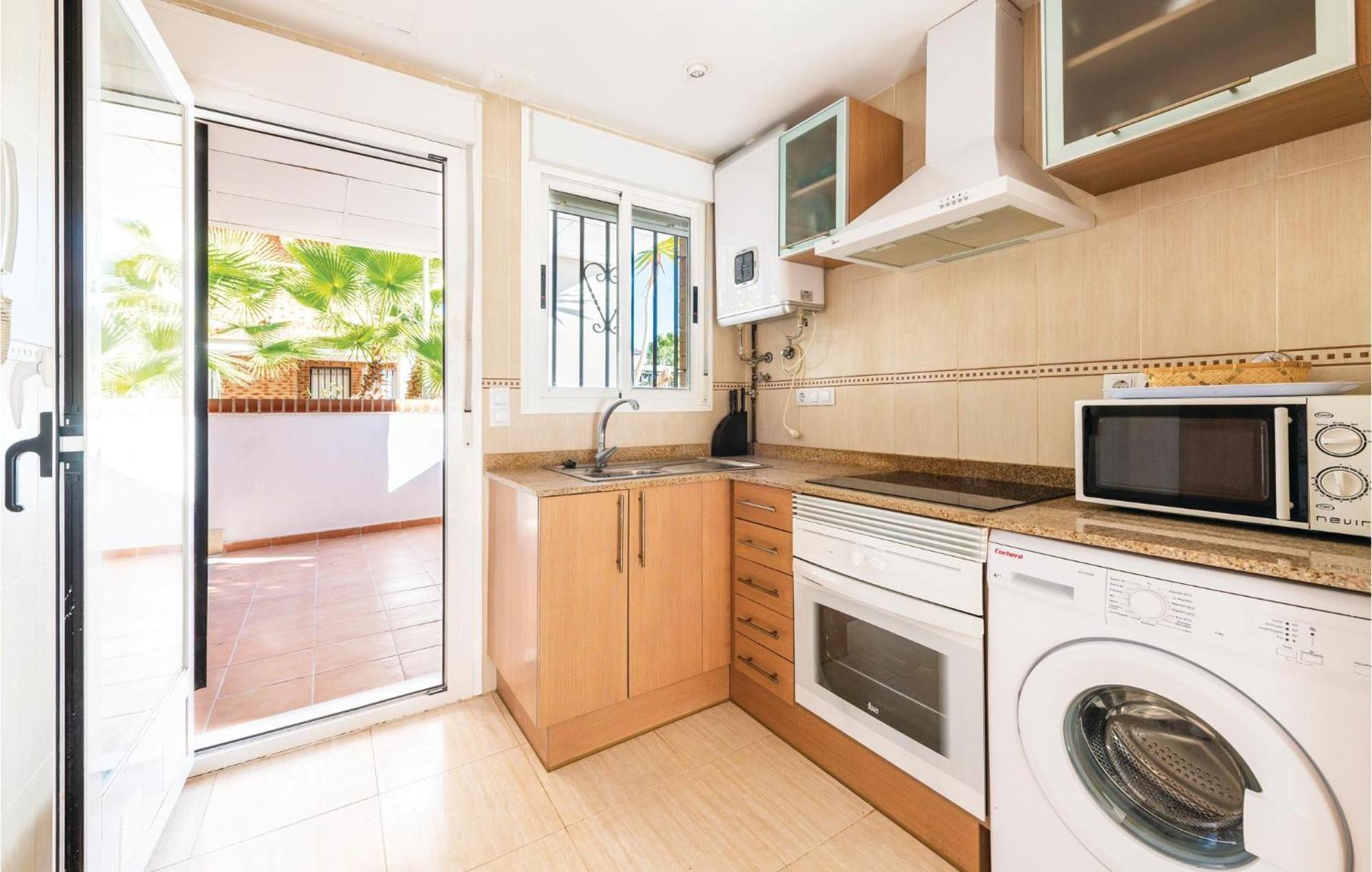 Amazing Apartment In Oropesa Del Mar With Kitchen Exteriör bild