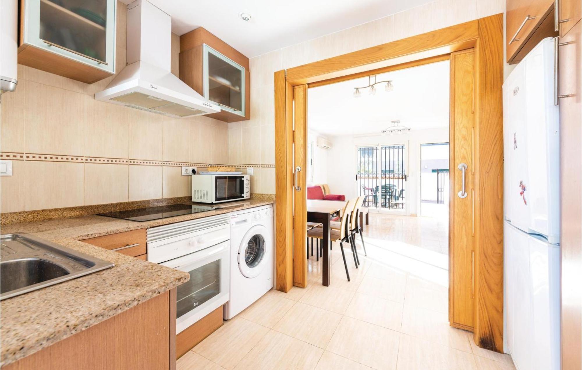 Amazing Apartment In Oropesa Del Mar With Kitchen Exteriör bild